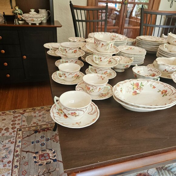 Royal Doulton Dinnerware Set of 60 pieces. Chiltern D6095. VGC.  Beautiful. - Picture 3 of 4